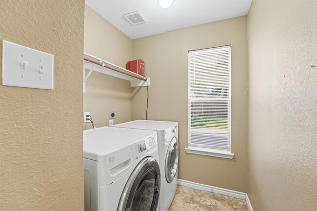 Building Photo - 9602 Tree Sparrow Ln