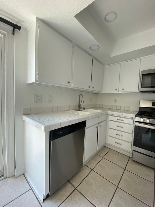 Building Photo - Harbor Village 2 bedroom Condo *OPEN HOUSE - SEE DATES AVAILABILITY*