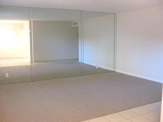 Building Photo - 532 Normandy L