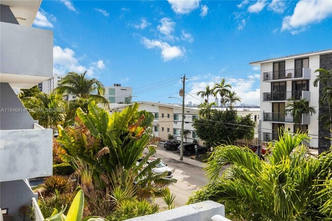 Building Photo - 1801 S Treasure Dr