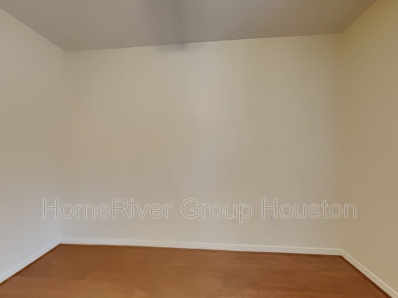 Building Photo - 1905 Calumet St