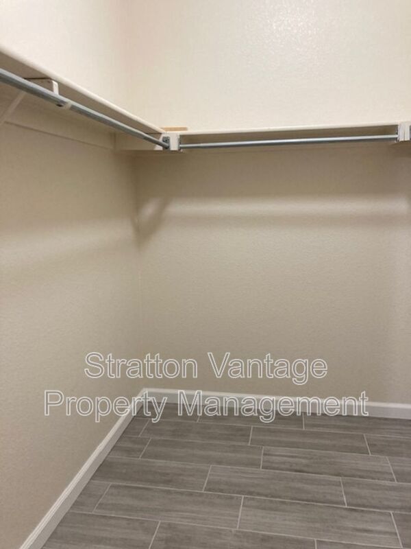 Building Photo - 1017 S Clancy Cir