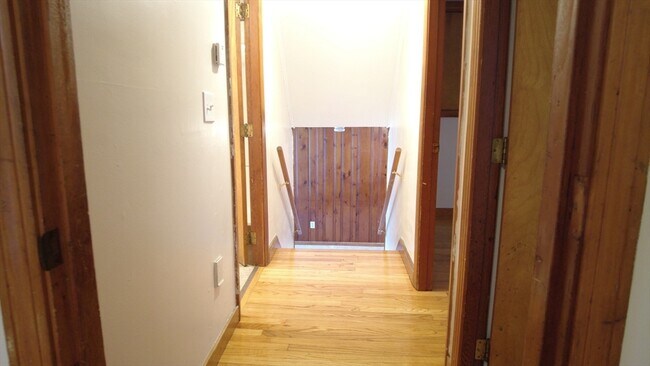 Building Photo - 12 Oak Hill Rd