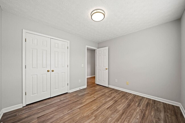 Building Photo - 3-bedroom, 2.5-bath end-unit townhome in the Garrison Square