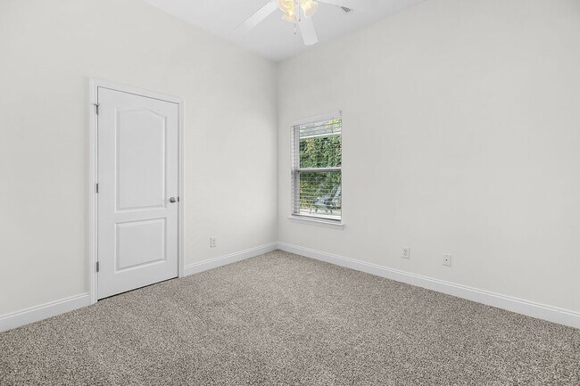 Building Photo - Port Wentworth Cottage