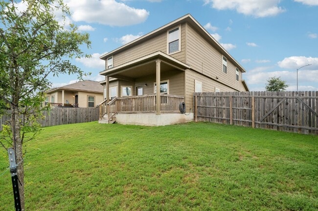 Building Photo - Price Improvement! This 4 bed, 2.5 bath ho...