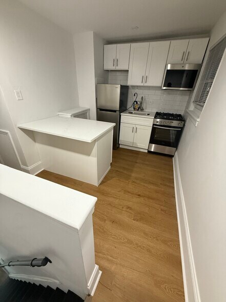 Building Photo - 205 N 65th St