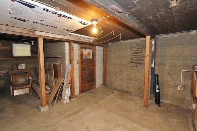 Building Photo - 3344 W South Slope Rd