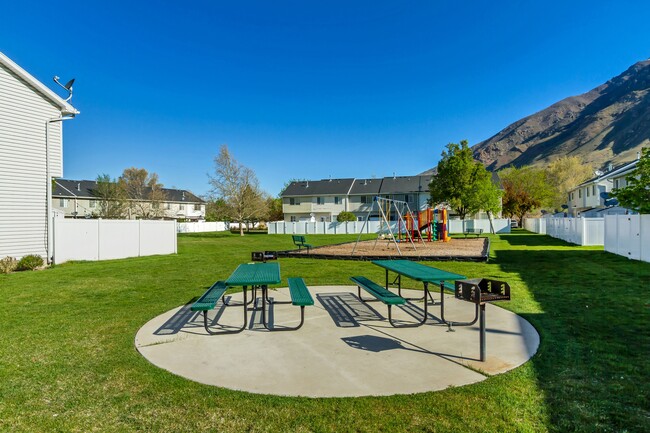 Building Photo - 816 N 175 E