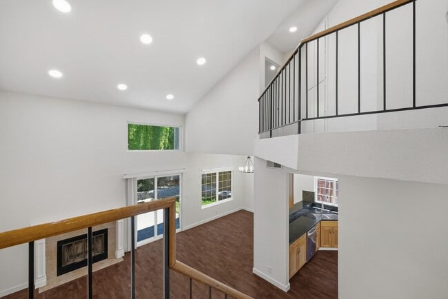 Building Photo - 1286 Crestpoint Dr