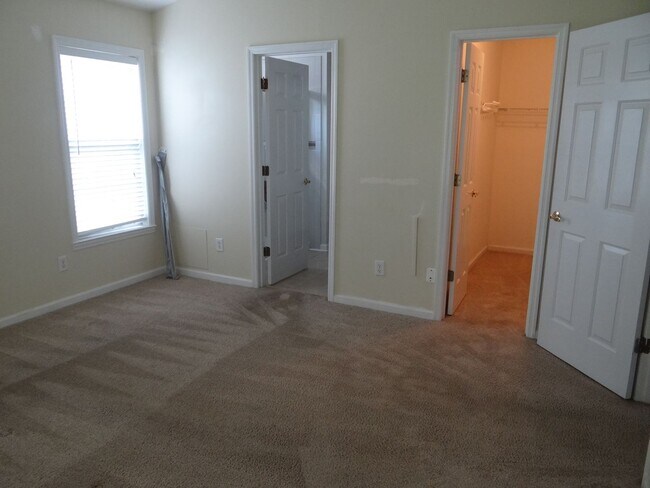 Building Photo - Lovely 3 bedroom 2 bath home in 55 and older neighborhood with 2 car garage