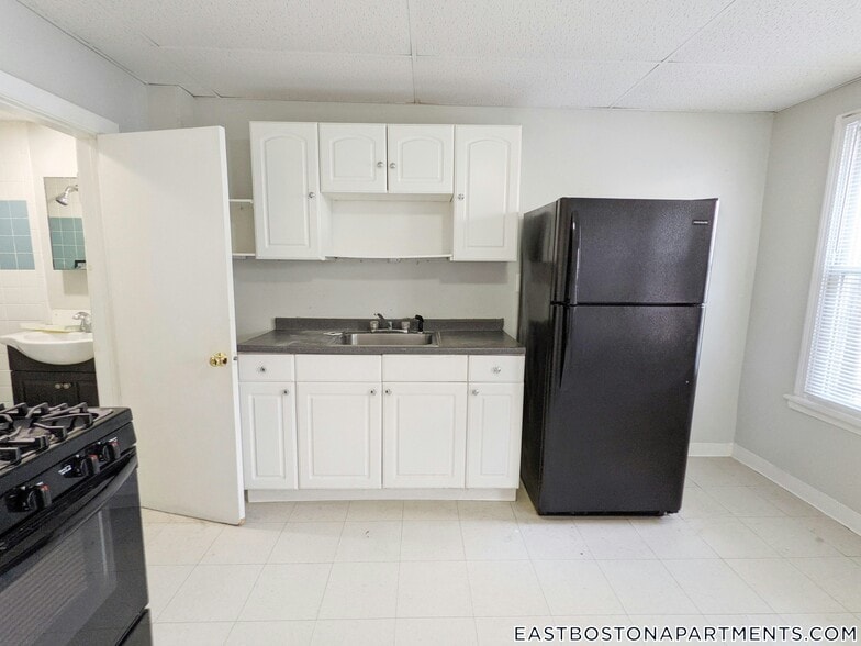 Building Photo - 259 Border St