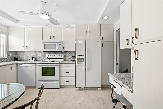 Building Photo - 3300 S Ocean Blvd