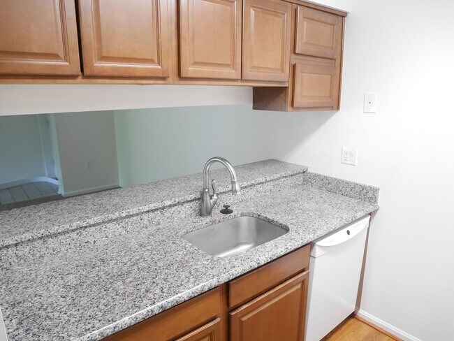 Building Photo - Your Home is Your Palace! Glen Burnie, MD