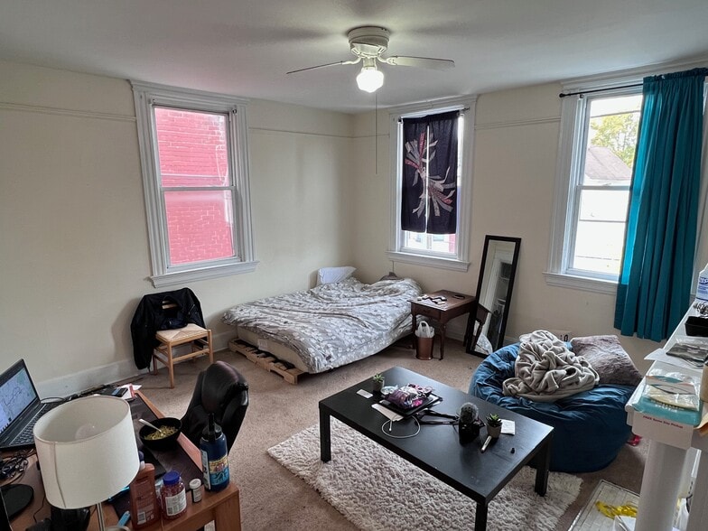 Building Photo - 2374 Victor St