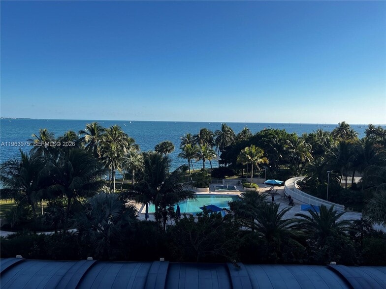 Building Photo - 3 Grove Isle Dr