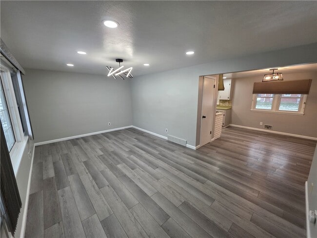 Building Photo - 2938 Lyell Rd