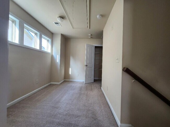 Building Photo - 229 Privet Cir