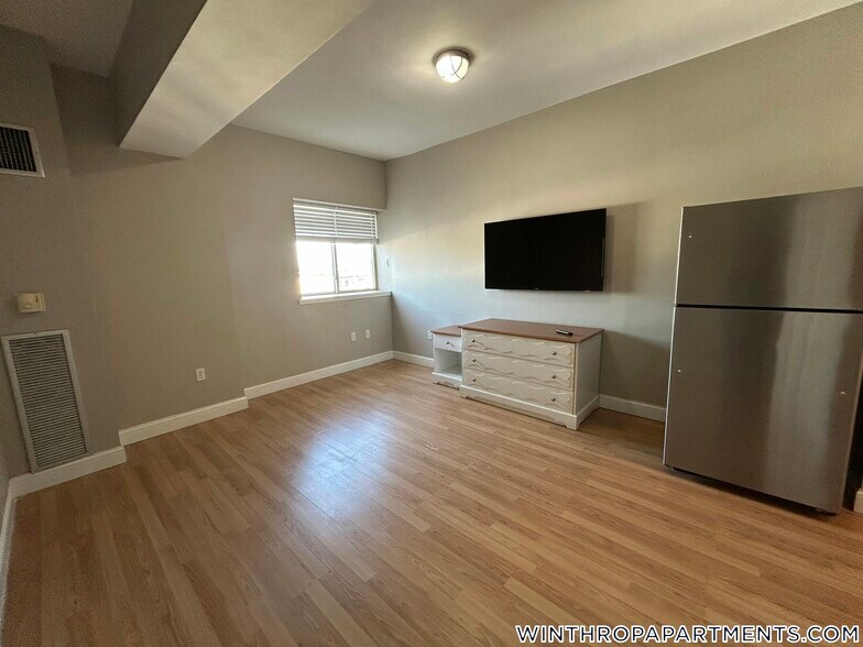 Building Photo - 312 Shirley St