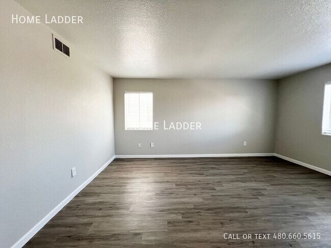 Building Photo - 4959 S Park Ave