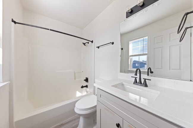 Building Photo - Newly Remodeled 3 bedroom Home