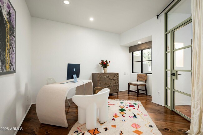 Building Photo - 5101 N Casa Blanca Dr