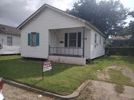Building Photo - 2404 44th St
