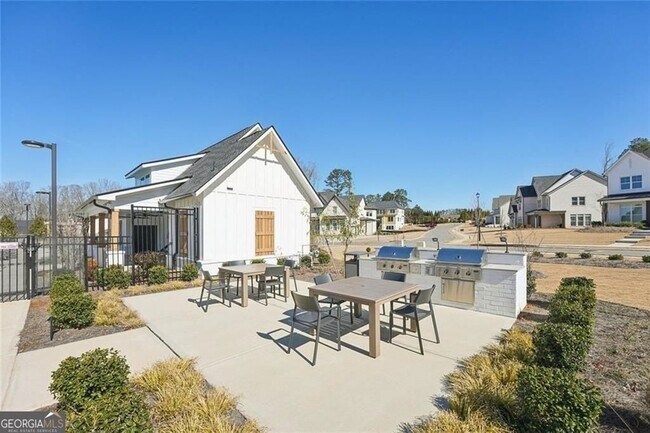 Building Photo - 2815 Medford Dr