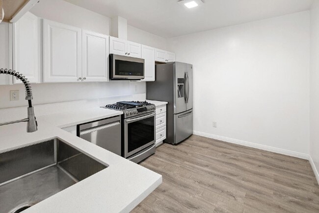 Building Photo - Charming 1 Bedroom, 1 Bathroom Apartment