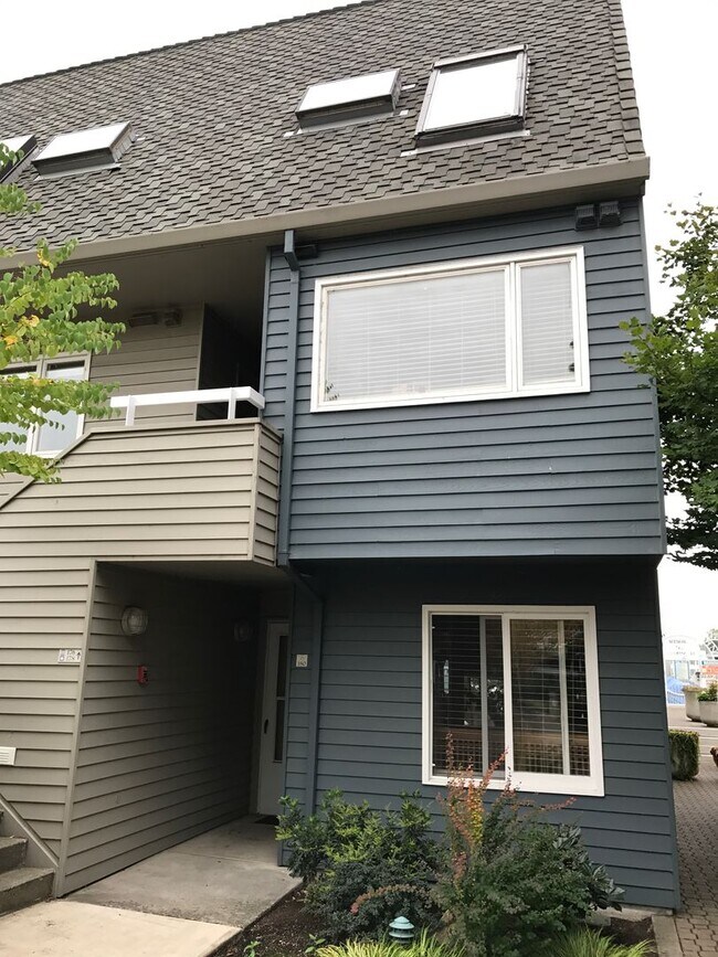 Building Photo - Beautiful Hayden Bay Condo with Mount Hood, River and Marina Views!