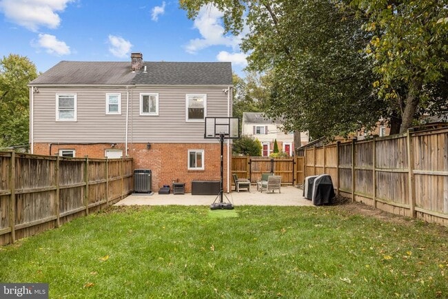 Building Photo - 5820 Fifer Dr