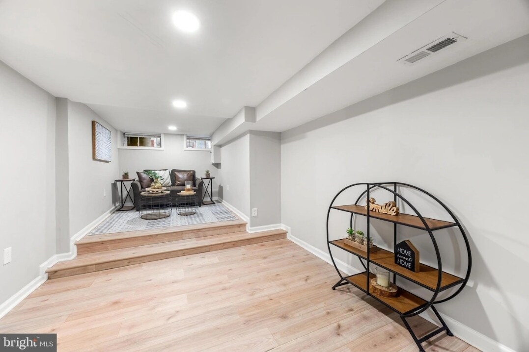 Building Photo - 4633 Kernwood Ave