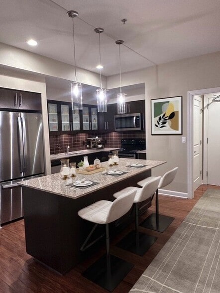 Primary Photo - Metro67