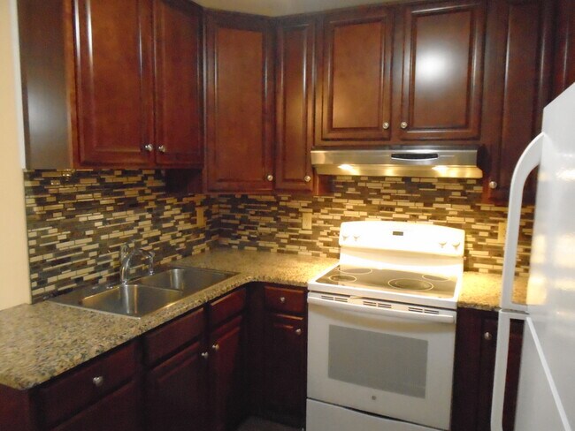 Building Photo - 3405 Sullivan Trl