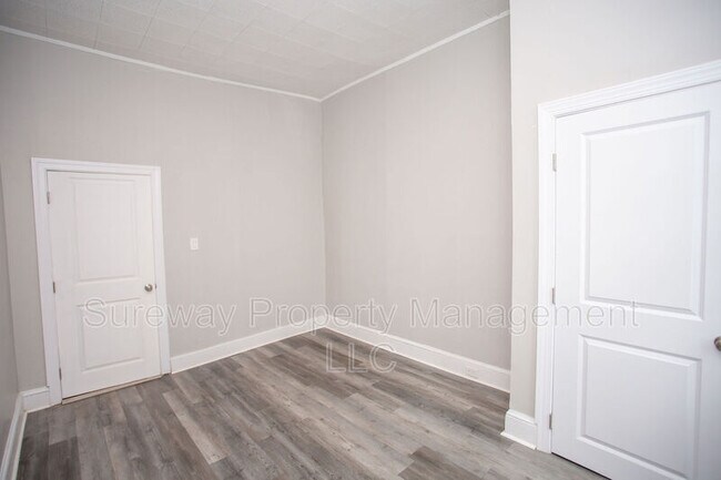 Building Photo - 614 Main St