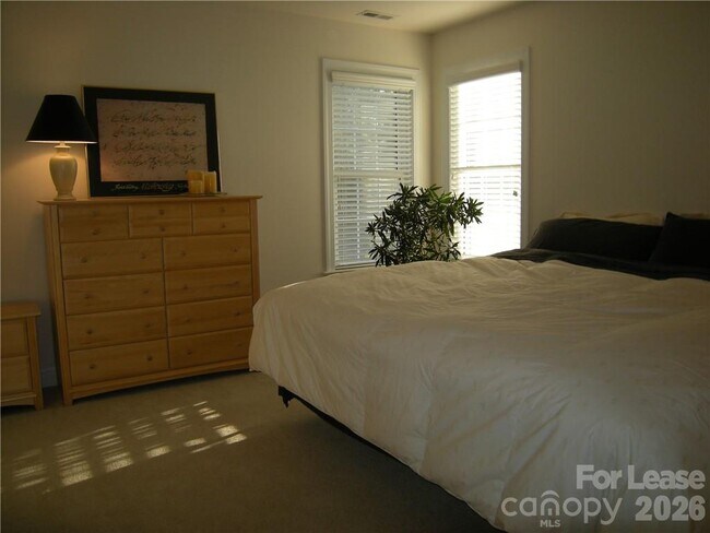 Building Photo - 10306 Gunnison Ln