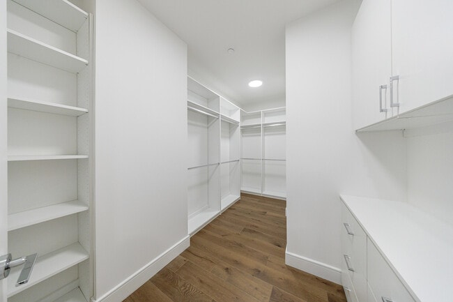 Building Photo - 2425 Peachtree Rd NE