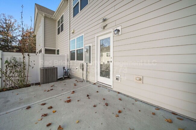Building Photo - 808 Gable Oak Ln