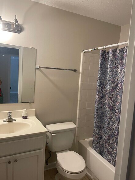 Master bath - 4904 Greenway Ave