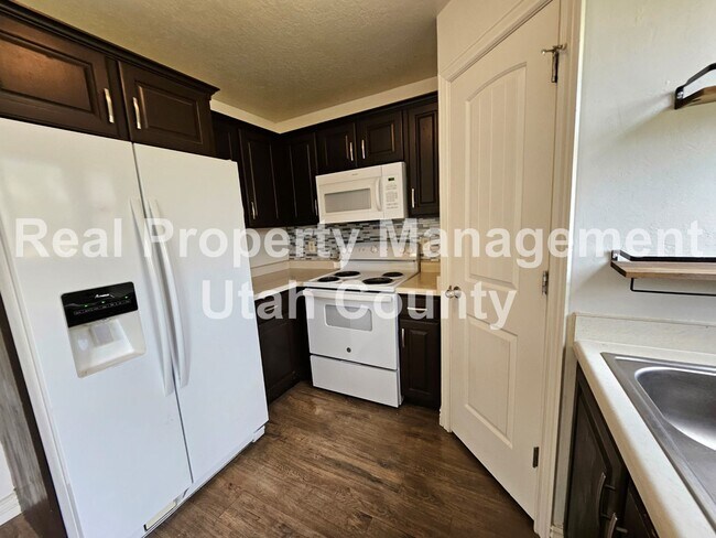 Building Photo - Spanish Fork House