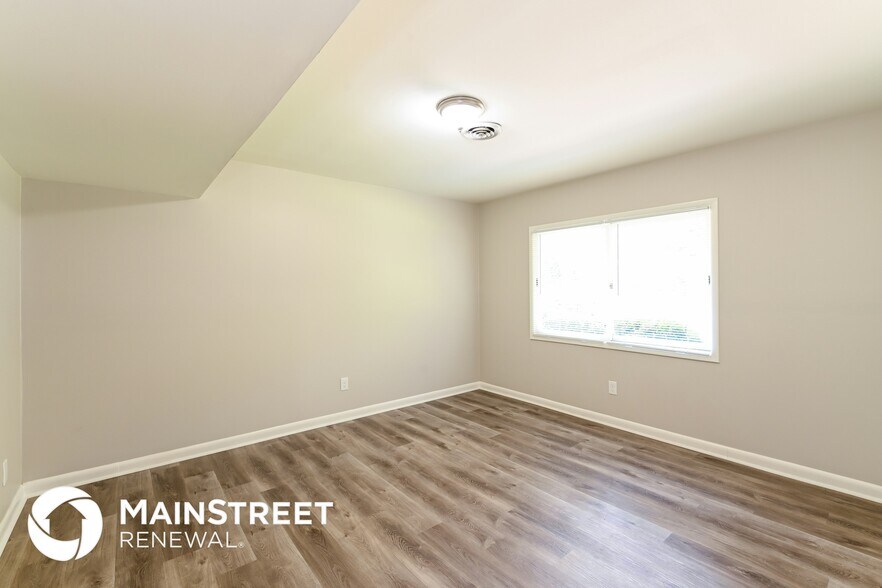 Building Photo - 1039 Huntingdon Ct