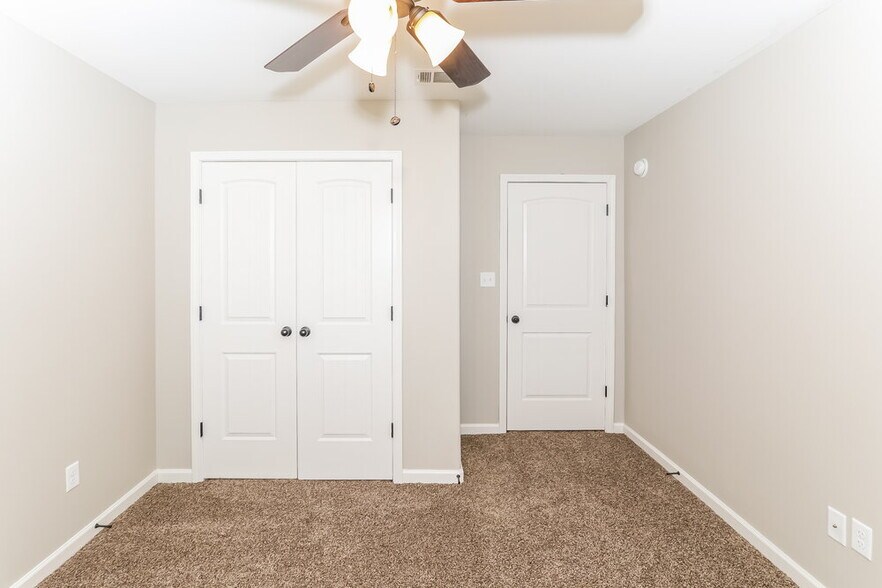 Building Photo - 6164 Humphreys Dr