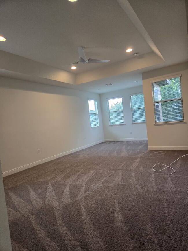 Building Photo - 9240 Sylvan Wds St