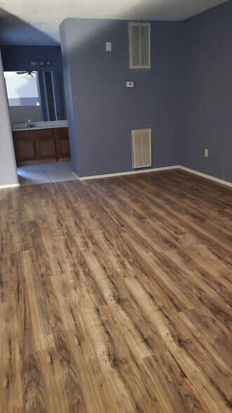 loft - 15610 Weldon Dr