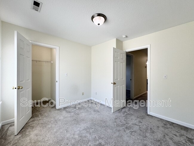 Building Photo - 7839 NE Kian Ln
