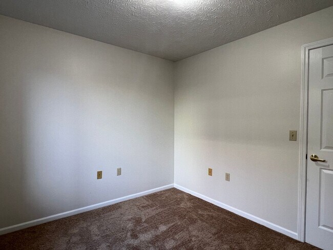 Building Photo - Downtown 2-Bdr 2-Bth Condo - First Floor -...