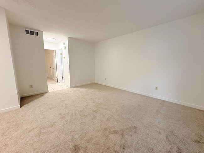 Building Photo - 1530 Live Oak Dr