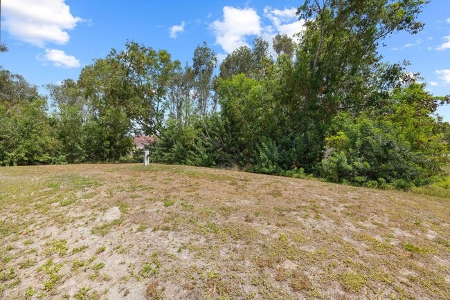 Building Photo - 221 Meadow Rd