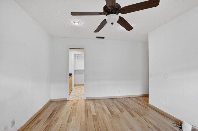 Building Photo - 6671 Via Regina