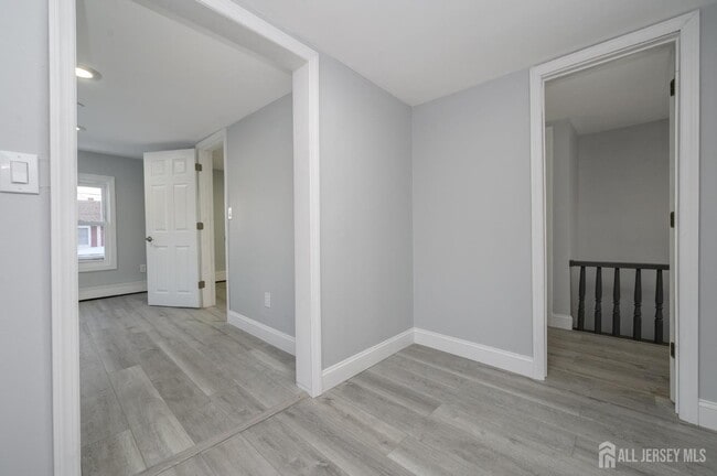 Building Photo - 408 David St